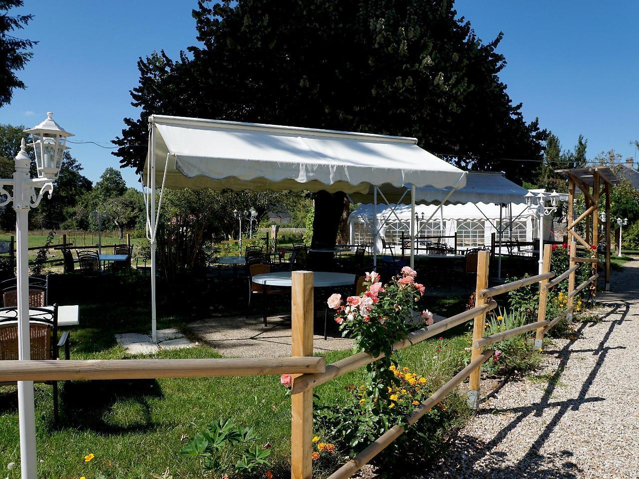 Hotel Restaurant La Sauldraie Salbris Exteriör bild